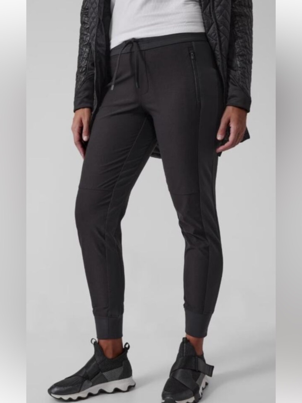 Athleta Headlands Hybrid Trek Mid Rise Jogger pants size 10